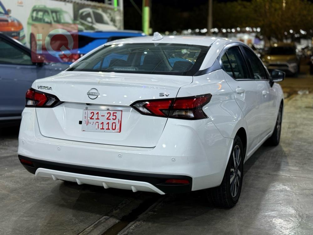 نيسان فيرسا